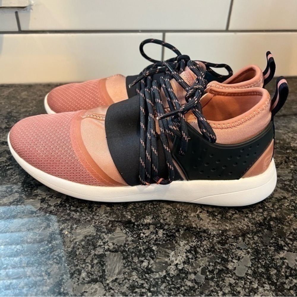 *Fabletics Pismo II Performance Sneaker Pink Grey Size 7